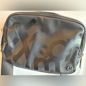 Lululemon Everywhere Belt Bag 2L